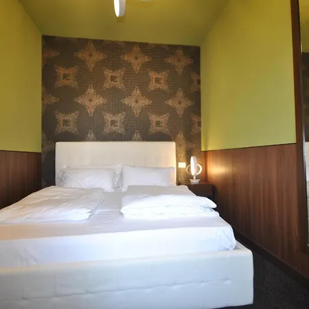 Romeo House 3*